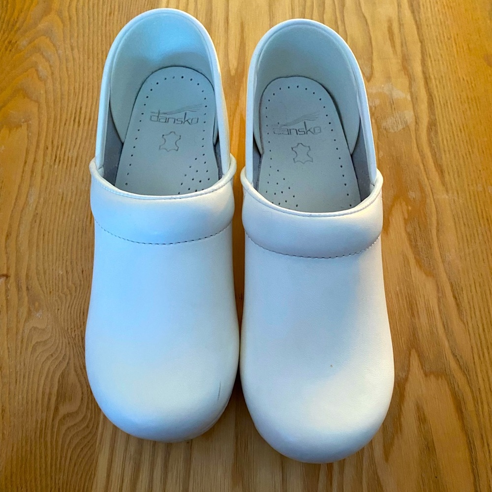 White dansko clogs